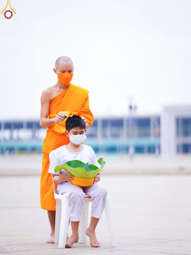 ภาพ No.44034:ประมวลภาพพิธีปลงผม โครงการบรรพชาสามเณรฟื้นฟูพระพุทธศาสนาทั่วไทย ณ ศูนย์อบรมวัดพระธรรมกาย