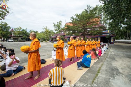 ภาพ No.40238:พิธีตัดปอยผม ปลงผม ขอขมารับผ้าไตรและพิธีบรรพชา ในโครงการอุปสมบท บูชาธรรมมหาปูชนียาจารย์ ประจำปี 2564 ชุดที่ 10