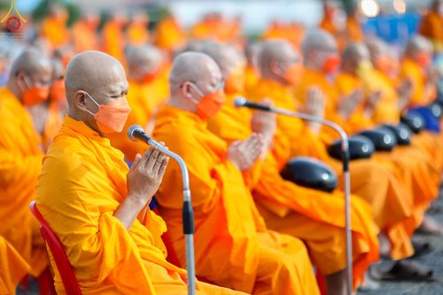 ภาพ No.49546:ประมวลภาพพิธีตักบาตรพระสงฆ์ 1,091 รูป เนื่องในวันแม่แห่งชาติ ณ ตลาดจัมโบ้ ชุดที่ 1