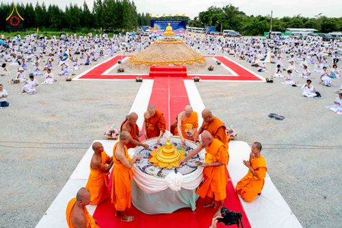 ภาพ No.346651:วันอาทิตย์ที่ 30 สิงหาคม พ.ศ.2569 พิธีทอดผ้าป่า สวดธรรมจักรกัปปวัตนสูตรกลั่นแผ่นดินโปรยรัตนชาติ  สถาปนาองค์พระเจดีย์เพื่อสร้างสันติภาพโลก  ณ ศูนย์ปฏิบัติธรรมพนมสารคาม (เพชรตะวัน) จังหวัดฉะเชิงเทรา