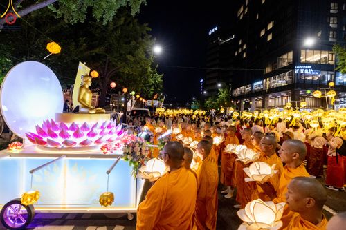 ภาพ No.81116:Lotus Lantern Festival 2023  เทศกาลโคมดอกบัว เนื่องในวันวิสาขบูชา   ของชาวพุทธทุกชาติ ทุกนิกาย ในสาธารณรัฐเกาหลีใต้ วันที่ 20-21 พฤษภาคม พ.ศ. 2566