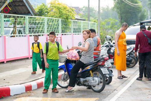 ภาพ No.342523:วันที่ 5 สิงหาคม พ.ศ. 2569  กิจกรรมตักบาตรโครงการรักความดี เพื่อเผยแผ่งานพระพุทธศาสนา  ศูนย์คมนาคม วัดพระธรรมกาย ณ โรงเรียนสังข์อ่ำ อ.คลองหลวง จ.ปทุมธานี