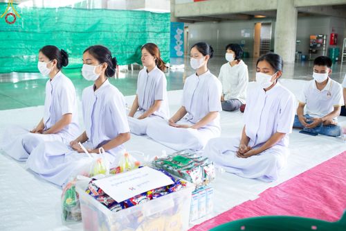 ภาพ No.82890:พิธีตักบาตรฉลองพระบวชใหม่  โครงการธรรมทายาทอุปสมบทหมู่อุดมศึกษา  รุ่นที่50 ภาคฤดูฝน วันเสาร์ที่ 24 มิถุนายน พ.ศ.2566 ณ มหารัตนวิหารคด คอร์ 6 วัดพระธรรมกาย