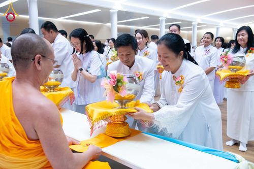 ภาพ No.310734:วันอาทิตย์ที่ 22 กุมภาพันธ์ พ.ศ. 2569 พิธีถวายโคมมาฆประทีป ณ ห้องแก้วสารพัดนึก 2 วัดพระธรรมกาย จ.ปทุมธานี