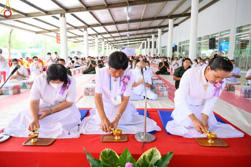 ภาพ No.81198:พิธีถวายสังฆทานแด่คณะสงฆ์ 323 วัด พิธีมอบกองทุนหนุนแรงใจช่วยครูใต้ และพิธีทำบุญอุทิศส่วนกุศลแด่ผู้วายชนม์ในเหตุการณ์ความไม่สงบ ๔ จังหวัดชายแดนภาคใต้  ปีที่ 19 ครั้งที่ 162 วันเสาร์ที่ 27 พฤษภาคม พ.ศ. 2566 ณ ศูนย์ปฏิบัติธรรมภาคใต้ อ.บางกล่ำ จ.สงขลา