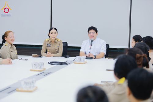 ภาพ No.311466:วันจันทร์ที่ 23 กุมภาพันธ์ พ.ศ. 2569 เปิดโลกทัศน์ผู้บริหารสถานศึกษายุคใหม่ เรียนรู้ต้นแบบการพัฒนาคนผ่านพลัง “บวร–V-Star” ผู้เข้ารับการพัฒนาตามโครงการ สพฐ. ศึกษาดูงานวัดพระธรรมกาย เสริมภาวะผู้นำคุณธรรมสู่การบริหารโรงเรียนอย่างยั่งยืน ณ อาคาร 100 ปี คุณยาย