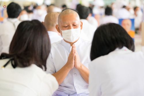 ภาพ No.44271:ประมวลภาพพิธีเวียนประทักษิณ, พิธีวันทาพระมหาธรรมกายเจดีย์ และพิธีขอขมารับผ้าไตร โครงการบวชภาคฤดูร้อน พ.ศ. 2565