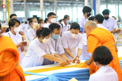 ภาพ No.52366:ประมวลภาพพิธีบูชาข้าวพระ (วันอาทิตย์ต้นเดือนตุลาคม) ณ วัดพระธรรมกาย จ.ปทุมธานี 