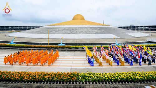 ภาพ No.52111:ประมวลภาพพิธีตักบาตรมิตรภาพไทย-เมียนมาร์ 105 รูป ณ วัดพระธรรมกาย