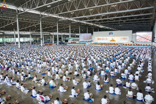 ภาพ No.48253:ประมวลภาพพิธีถวายผ้าอาบน้ำฝน และประทีปโคมไฟ เนื่องในวันอาสาฬหบูชา ประจำปี 2565