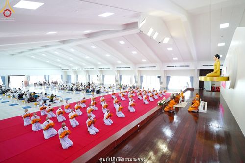 ภาพ No.39540:พิธีตัดปอยผม ปลงผม ขอขมารับผ้าไตรและพิธีบรรพชา ในโครงการอุปสมบท บูชาธรรมมหาปูชนียาจารย์ ประจำปี 2564  ชุดที่ 2