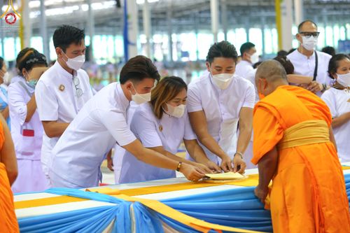 ภาพ No.52367:ประมวลภาพพิธีบูชาข้าวพระ (วันอาทิตย์ต้นเดือนตุลาคม) ณ วัดพระธรรมกาย จ.ปทุมธานี 