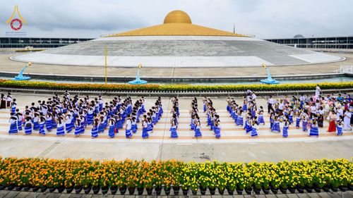ภาพ No.52109:ประมวลภาพพิธีตักบาตรมิตรภาพไทย-เมียนมาร์ 105 รูป ณ วัดพระธรรมกาย
