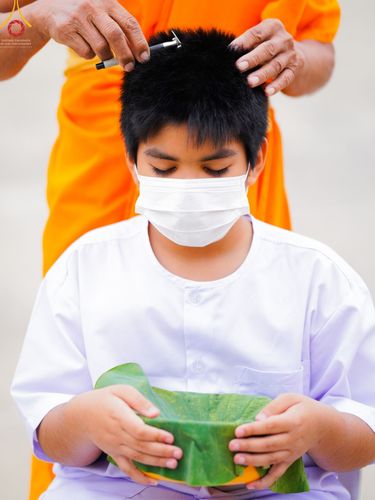 ภาพ No.44032:ประมวลภาพพิธีปลงผม โครงการบรรพชาสามเณรฟื้นฟูพระพุทธศาสนาทั่วไทย ณ ศูนย์อบรมวัดพระธรรมกาย