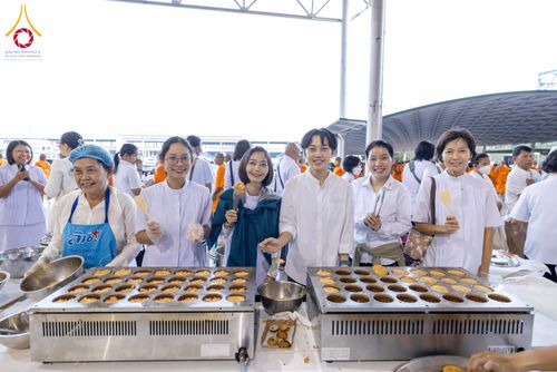 ภาพ No.279150:วันที่ 2 มกราคม พ.ศ.2569 พิธีถวายภัตตาหารเป็นสังฆทาน แด่พระธรรมยาตรา ณ วัดพระธรรมกาย ปทุมธานี ในโครงการธรรมยาตรา กตัญญูบูชา มหาปูชนียาจารย์ พระมงคลเทพมุนี(สด จนฺทสโร) พระผู้ปราบมาร อนุสรณ์สถาน 7 แห่ง ปีที่ 14