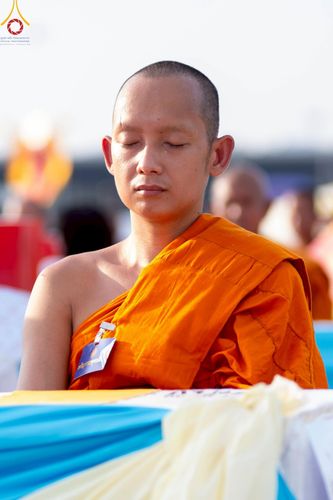 ภาพ No.221758:วันอังคารที่ 22 เมษายน พ.ศ. 2568 ภาพพิธีถวายมหาสังฆทานคณะสงฆ์ 40,000 กว่าวัดทั่วประเทศ เนื่องในวันคุ้มครองโลก ชุดที่ 2 (ปลื้มให้สมการรอคอย) ณ ลานธรรมพระมหาธรรมกายเจดีย์ วัดพระธรรมกาย