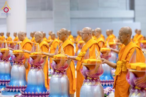 ภาพ No.134501:พิธีทอดผ้าป่าสมทบ มหาสังฆทาน 10,000 วัด ทั่วไทย วันอาทิตย์ต้นเดือนที่ 7 เมษายน พ.ศ.2567 ณ ห้องแก้วสารพัดนึก 1 สภาธรรมกายสากล  วัดพระธรรมกาย จ.ปทุมธานี