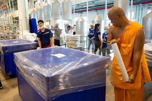 ภาพ No.60720:V.38 ทุ่มพลังเพื่อพ่อครบ 80 ปี ภาพการเตรียมงานของหน่วยงานต่างๆ เพื่อพิธีฉลองอายุวัฒนมงคล 80 ปี หลวงพ่อธัมมชโย และรับถวายมหาสังฆทาน 10,000 กว่าวัดทั่วประเทศ ในวันคุ้มครองโลก วันจันทร์ที่ 22 เมษายน พ.ศ. 2567