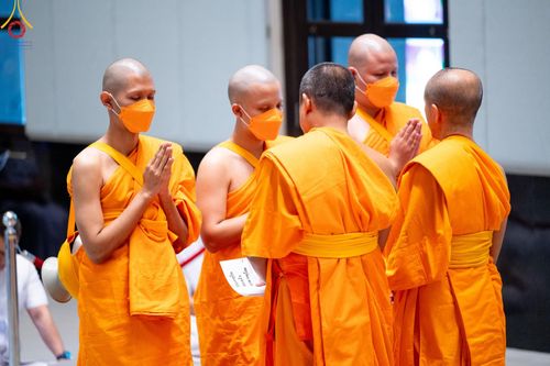 ภาพ No.141531:พิธีบรรพชาอุปสมบท โครงการอุปสมบทหมู่รุ่นผู้บริหาร รุ่นที่ 14 โครงการอุปสมบทหมู่ธรรมทายาท ระดับอุดมศึกษา รุ่นที่ 51 ภาคฤดูฝน ณ โบสถ์พระไตรปิฎก วัดพระธรรมกาย ในวันเสาร์ที่ 15 มิถุนายน พ.ศ. 2567