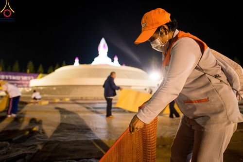 ภาพ No.108851:V.6 บุญเข้า การเตรียมงาน เก็บงาน การรับบุญของเจ้าหน้าที่หน่วยงานต่างๆ เพื่อโครงการธรรมยาตรา กตัญญูบูชามหาปูชนียาจารย์ พระมงคลเทพมุนี (สด จนฺทสโร) พระผู้ปราบมาร อนุสรณ์สถาน 7 แห่ง ปีที่ 12 ระหว่างวันที่ 2 - 31 มกราคม พ.ศ.2567