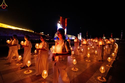 ภาพ No.124954:พิธีเวียนประทักษิณและจุดมาฆประทีป ในวันมาฆบูชา เสาร์ที่ 24 กุมภาพันธ์ พ.ศ. 2567 ณ พระมหาธรรมกายเจดีย์ วัดพระธรรมกาย