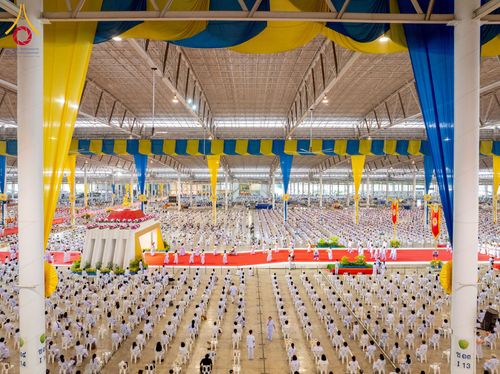 ภาพ No.215587:วันอาทิตย์ต้นเดือนที่ 6 เมษายน พ.ศ. 2568 ขบวนอัญเชิญผ้าป่าสมทบ มหาสังฆทาน 40,000 กว่าวัดทั่วประเทศ ณ สภาธรรมกายสากล วัดพระธรรมกาย