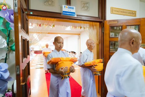 ภาพ No.147625:พิธีตัดปอยผม ขอขมา มอบบาตร ผ้าไตร โครงการปฐมอุปสมบท สมโภชอุโบสถ บูชาธรรม 80 ปี หลวงพ่อธัมมชโย ณ วัดพระธรรมกายโทชิหงิ ประเทศญี่ปุ่น วันพฤหัสบดีที่ 8 สิงหาคม พ.ศ. 2567