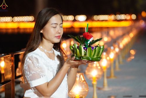 ภาพ No.55410:ประมวลภาพพิธีลอยกระทงธรรม ณ วัดพระธรรมกาย (วันที่ 8 พฤศจิกายน พ.ศ. 2565)