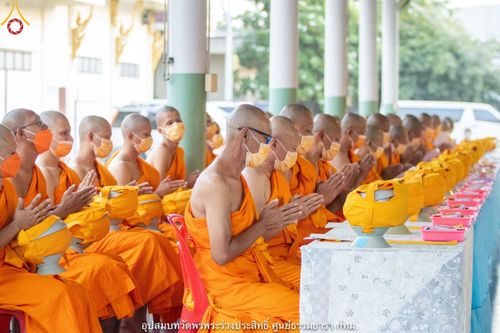 ภาพ No.40240:พิธีตัดปอยผม ปลงผม ขอขมารับผ้าไตรและพิธีบรรพชา ในโครงการอุปสมบท บูชาธรรมมหาปูชนียาจารย์ ประจำปี 2564 ชุดที่ 10