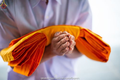 ภาพ No.39541:พิธีตัดปอยผม ปลงผม ขอขมารับผ้าไตรและพิธีบรรพชา ในโครงการอุปสมบท บูชาธรรมมหาปูชนียาจารย์ ประจำปี 2564  ชุดที่ 2