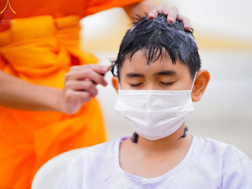 ภาพ No.44037:ประมวลภาพพิธีปลงผม โครงการบรรพชาสามเณรฟื้นฟูพระพุทธศาสนาทั่วไทย ณ ศูนย์อบรมวัดพระธรรมกาย