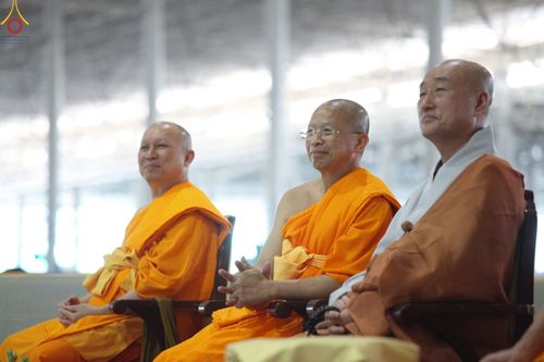 ภาพ No.48806:ประมวลภาพการสร้างบารมีของ พระเดชพระคุณพระสุธรรมญาณวิเทศ (สุธรรม สุธมฺโม)