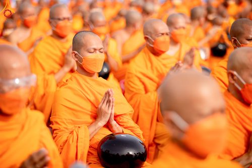 ภาพ No.49551:ประมวลภาพพิธีตักบาตรพระสงฆ์ 1,091 รูป เนื่องในวันแม่แห่งชาติ ณ ตลาดจัมโบ้ ชุดที่ 1