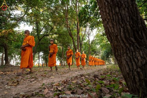 ภาพ No.41000:พิธีตัดปอยผม ปลงผม ขอขมารับผ้าไตรและพิธีบรรพชา ในโครงการอุปสมบท บูชาธรรมมหาปูชนียาจารย์ ประจำปี 2564 ชุดที่ 18