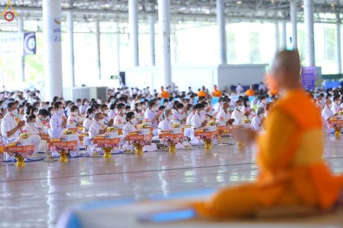 ภาพ No.48258:ประมวลภาพพิธีถวายผ้าอาบน้ำฝน และประทีปโคมไฟ เนื่องในวันอาสาฬหบูชา ประจำปี 2565