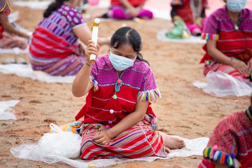 ภาพ No.50692:ประมวลภาพพิธีตักบาตร ณ วัดแม่แพ จ.แม่ฮ่องสอน เนื่องในวันธรรมชัย