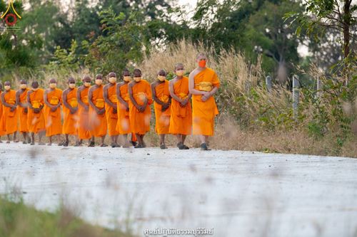 ภาพ No.41003:พิธีตัดปอยผม ปลงผม ขอขมารับผ้าไตรและพิธีบรรพชา ในโครงการอุปสมบท บูชาธรรมมหาปูชนียาจารย์ ประจำปี 2564 ชุดที่ 18