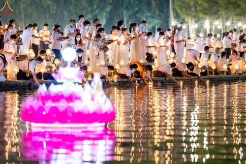ภาพ No.55413:ประมวลภาพพิธีลอยกระทงธรรม ณ วัดพระธรรมกาย (วันที่ 8 พฤศจิกายน พ.ศ. 2565)