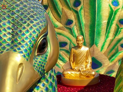 ภาพ No.42730:พิธีอัญเชิญมยุรนาวากาศ ประดิษฐาน ณ อาคาร 100 ปี เนื่องในวันคล้ายวันเกิด ครบ 113 ปี คุณยายอาจารย์มหารัตนอุบาสิกาจันทร์ ขนนกยูง