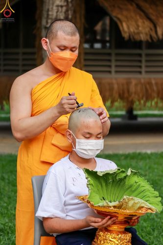 ภาพ No.44523:ประมวลภาพพิธีปลงผม โครงการบรรพชาสามเณรหน่อแก้วเปรียญธรรมรุ่นที่ 10