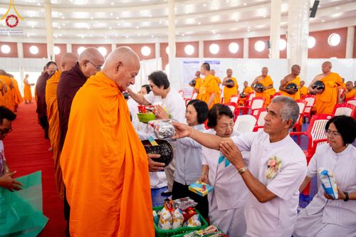 ภาพ No.314246:วันอังคารที่ 17 มีนาคม พ.ศ. 2569 พิธีตักบาตรฉลองสามเณรใหม่ 500 รูป  ณ มณฑลพิธีลุมพินี ประเทศเนปาล