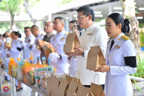 ภาพ No.344272:วันที่ 12 สิงหาคม พ.ศ. 2569  พสกนิกรชาวอำเภอคลองหลวง พร้อมใจร่วมพิธีสวดพระพุทธมนต์และทำบุญตักบาตรถวายพระราชกุศล เนื่องในวันคล้ายวันพระราชสมภพ สมเด็จพระบรมราชชนนีพันปีหลวง และวันแม่แห่งชาติ 12 สิงหาคม 2569