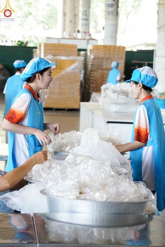 ภาพ No.105521:พิธีปฏิบัติธรรมและพิธีบูชาข้าวพระ ในวันจันทร์ที่ 1 มกราคม พ.ศ. 2567 ณ สภาธรรมกายสากล วัดพระธรรมกาย