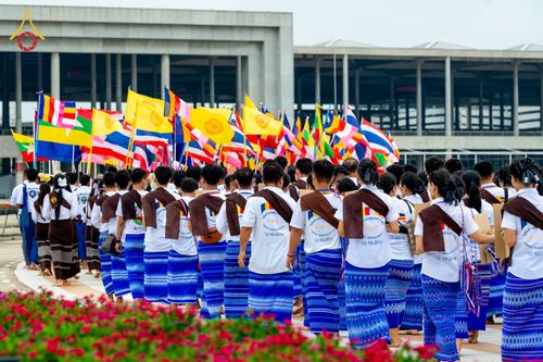 ภาพ No.52115:ประมวลภาพพิธีตักบาตรมิตรภาพไทย-เมียนมาร์ 105 รูป ณ วัดพระธรรมกาย