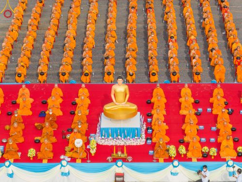 ภาพ No.49555:ประมวลภาพพิธีตักบาตรพระสงฆ์ 1,091 รูป เนื่องในวันแม่แห่งชาติ ณ ตลาดจัมโบ้ ชุดที่ 1