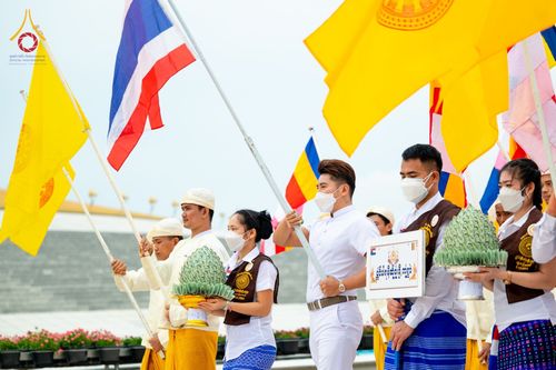 ภาพ No.52116:ประมวลภาพพิธีตักบาตรมิตรภาพไทย-เมียนมาร์ 105 รูป ณ วัดพระธรรมกาย