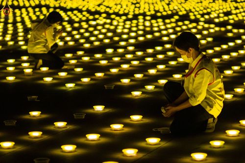 ภาพ No.55415:ประมวลภาพพิธีลอยกระทงธรรม ณ วัดพระธรรมกาย (วันที่ 8 พฤศจิกายน พ.ศ. 2565)