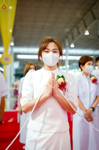 ภาพ No.89592:พิธีตักบาตร ข้าวสารอาหารแห้ง พิธีบูชาข้าวพระ และพิธีจุดเทียนใจ ไฟนิรันดร์  อนันตชัย ณ สภาธรรมกายสากล วัดพระธรรมกาย วันอาทิตย์ที่ 1 ตุลาคม พ.ศ. 2566