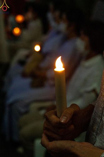 ภาพ No.201725:พิธีจุดประทีปถวายเป็นพุทธบูชา และบูชาธรรมมหาปูชนียาจารย์ ณ อาคารธรรมยาตรา กตัญญูบูชามหาปูชนียาจารย์ ตรงข้ามวัดปากน้ำภาษีเจริญ จ.กรุงเทพมหานคร ในโครงการธรรมยาตรา กตัญญูบูชา มหาปูชนียาจารย์ พระมงคลเทพมุนี(สด จนฺทสโร) พระผู้ปราบมาร อนุสรณ์สถาน 7 แห่ง