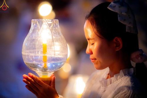 ภาพ No.192791:พิธีจุดประทีปถวายเป็นพุทธบูชา และบูชาธรรมมหาปูชนียาจารย์ ณ อนุสรณ์สถานคลองบางนางแท่น อ.สามพราน จ.นครปฐม ในโครงการธรรมยาตรา กตัญญูบูชา มหาปูชนียาจารย์ พระมงคลเทพมุนี(สด จนฺทสโร) พระผู้ปราบมาร อนุสรณ์สถาน 7 แห่ง ปีที่ 13 วันที่ 10 มกราคม พ.ศ. 2568